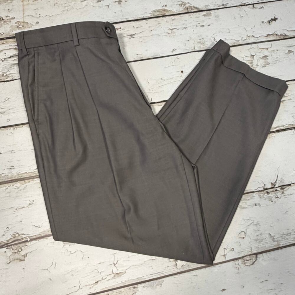 Roundtree & Yorke Men's Dress slacks Pants Gray 36x30 Travel smart pleated wool